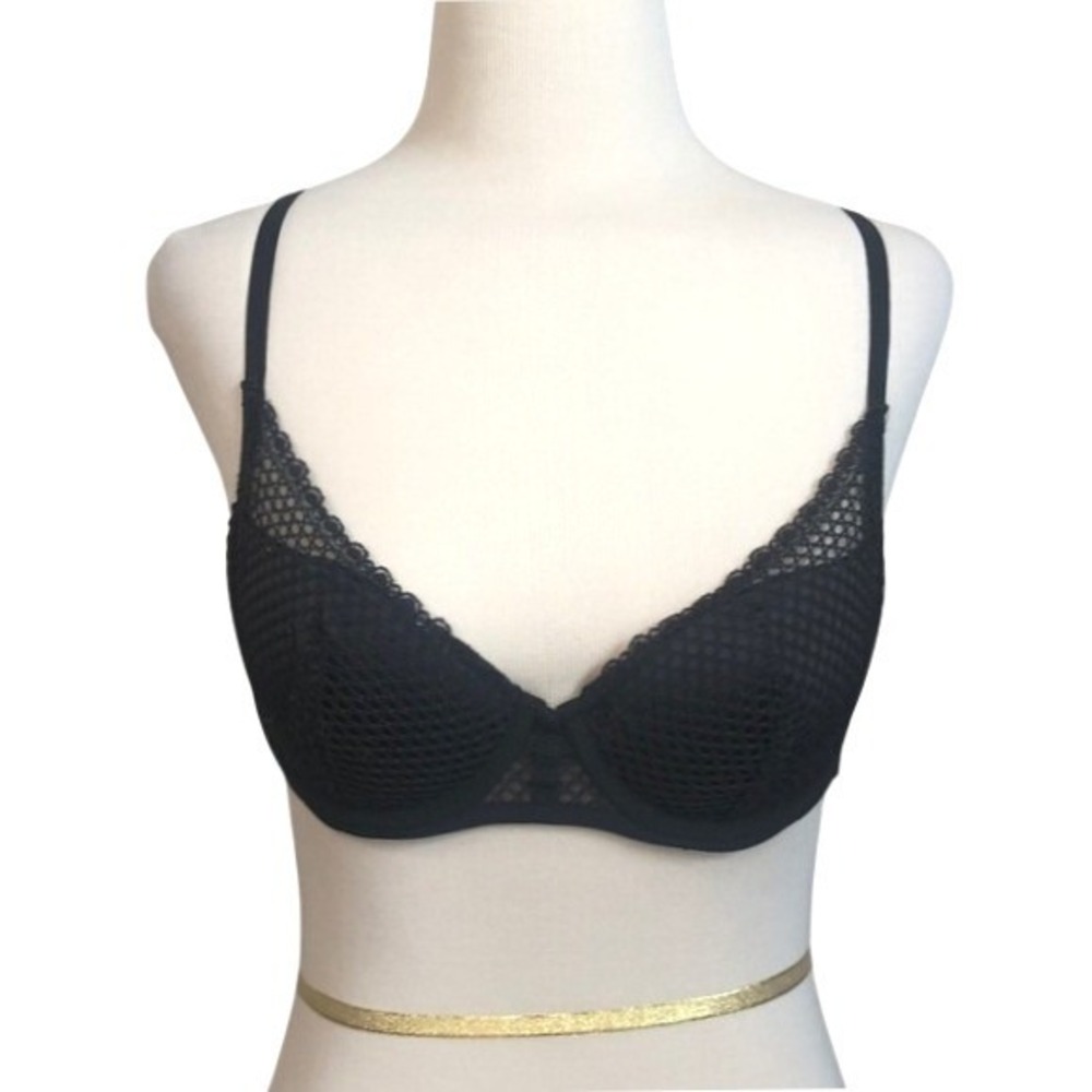 VICTORIA'S SECRET Black Fishnet Plunge Underwire Padded Bra‎ Size 34C Feminine